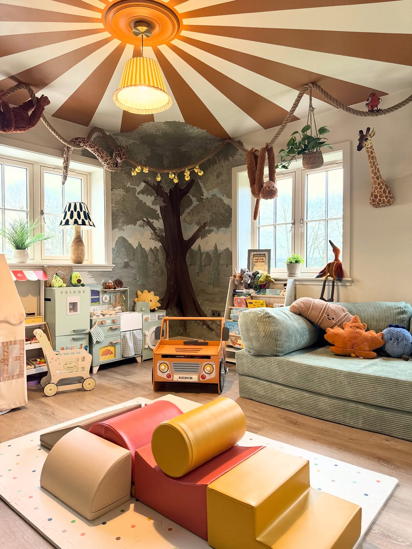 15 Indoor Dog Park Layouts That Keep Dogs Active on Bad Weather Days ...